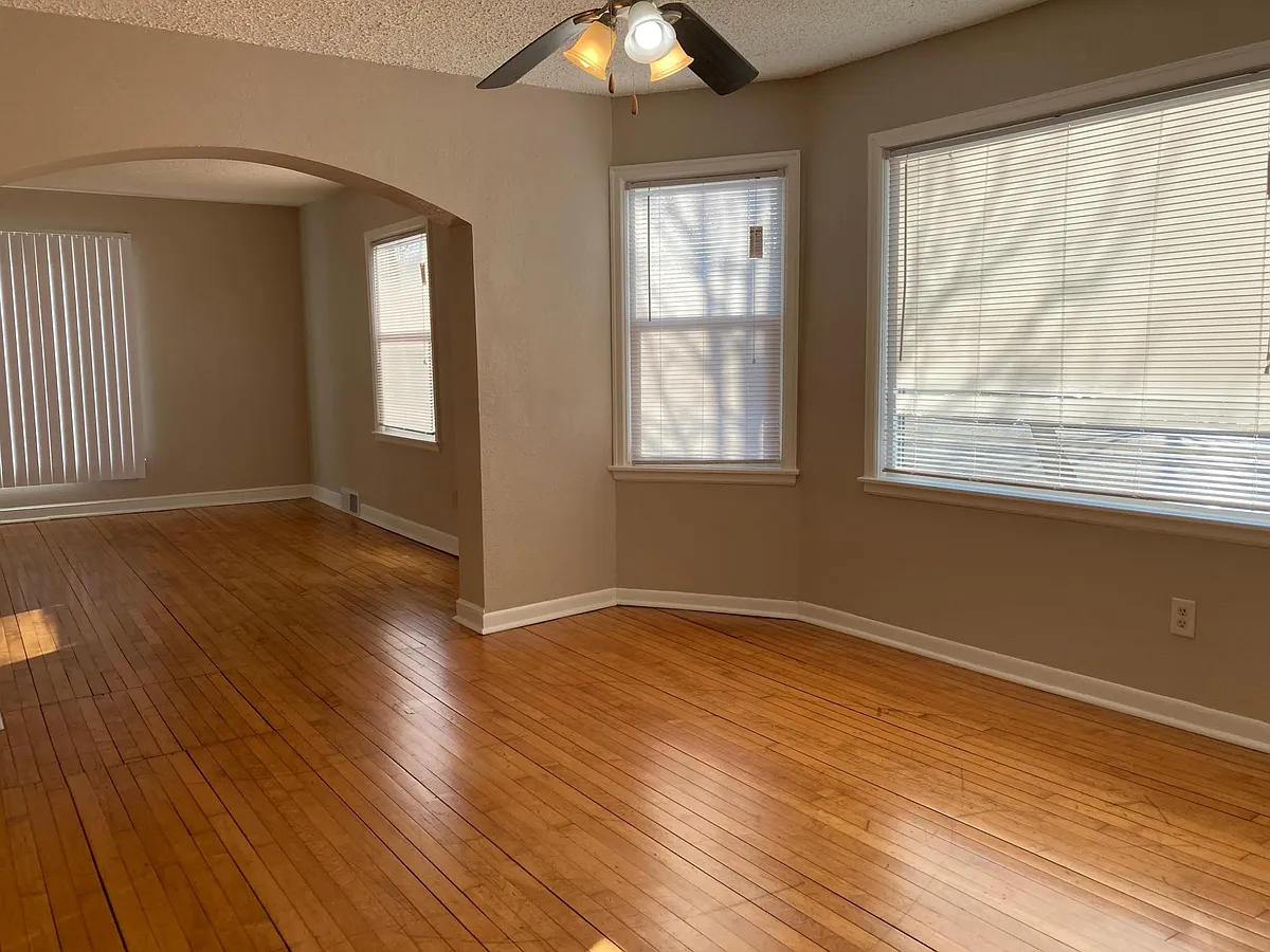 Building Photo - 741 Rose Ave E #1