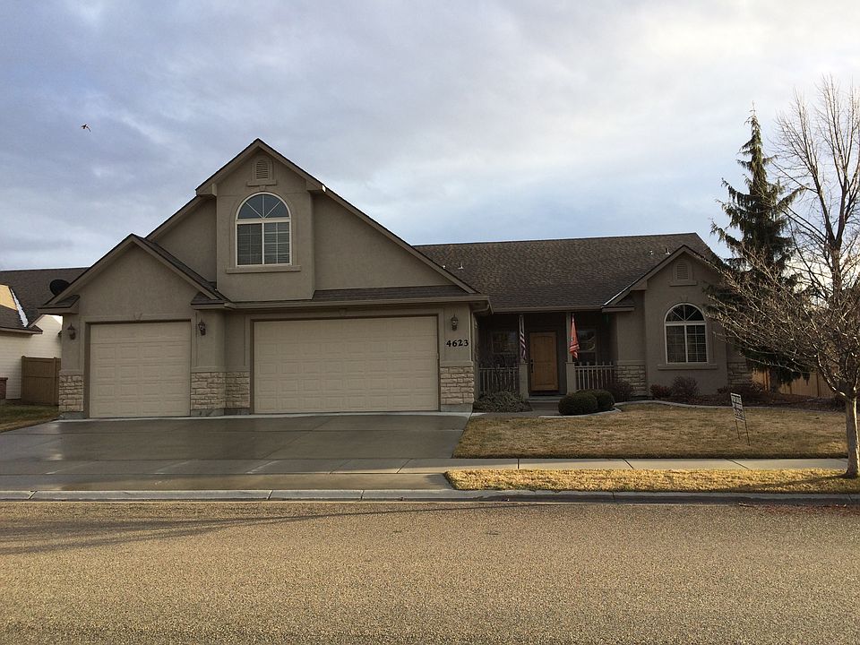 1st image of 11 Woodcrest Dr