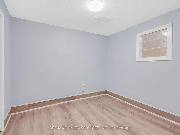 185 Burlington St #BASEMENT — Photo 12
