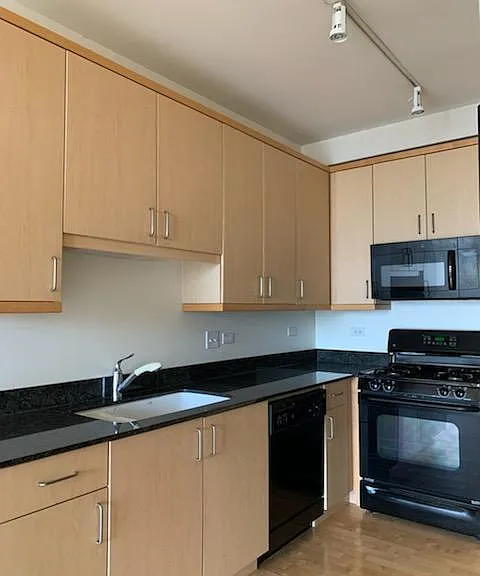 330 W Grand Ave #1105 — Photo 5