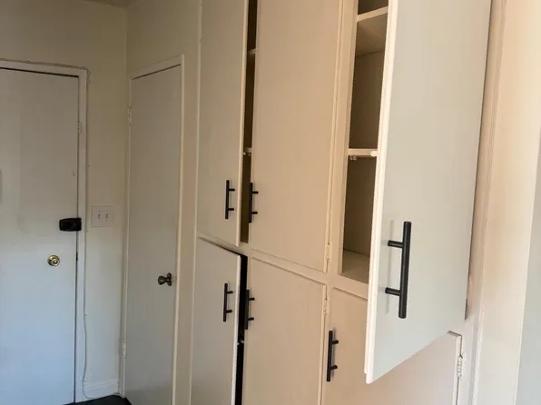 217 S Arnaz Dr APT 304, Beverly Hills, CA 90211