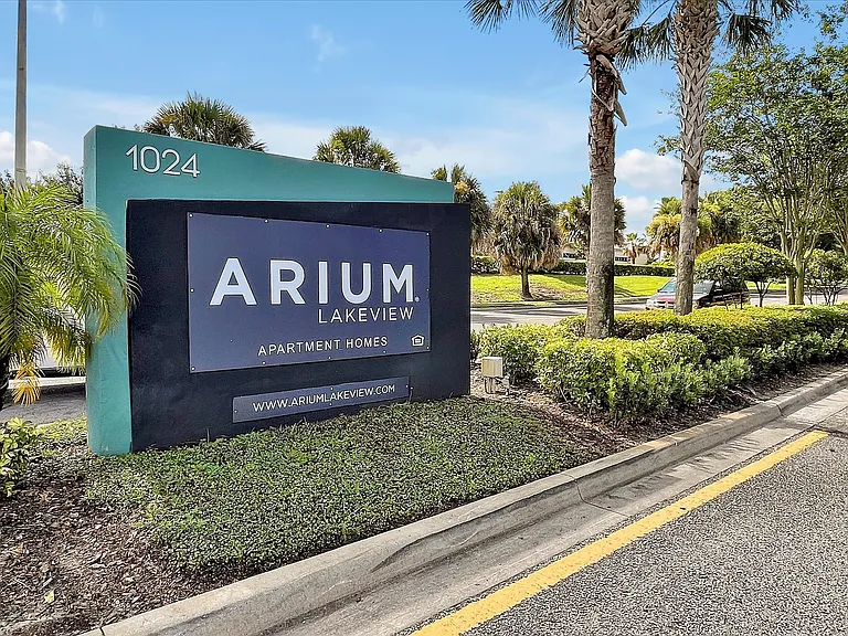 ARIUM Lakeview — Photo 36