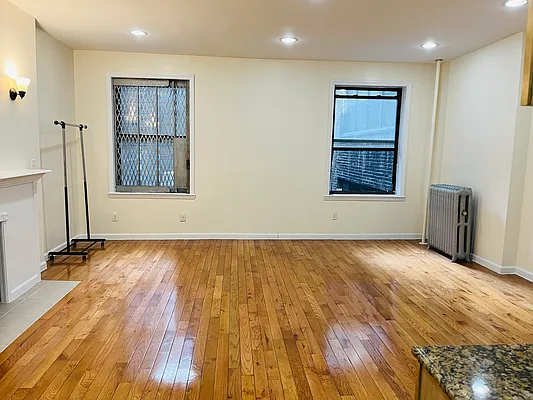 Rented by Bond New York | media 8