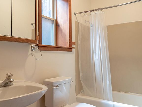 5th image of 1465 W Chicago Ave APT 2