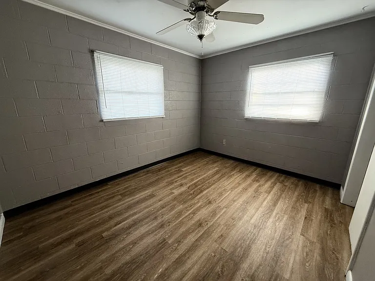 322 W Mathews Ave — Photo 1