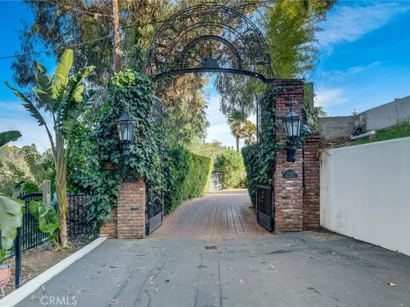 2420 Whitman Pl, Los Angeles, CA 90068