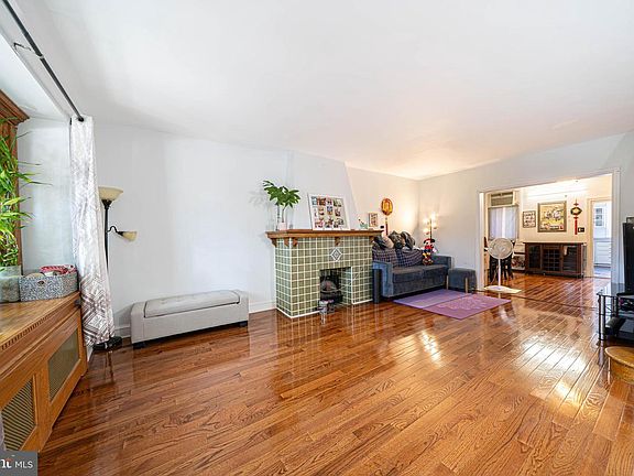 2nd image of 3241 Wellington St