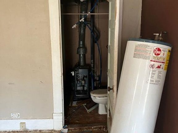 4th image of 208 E Joplin St