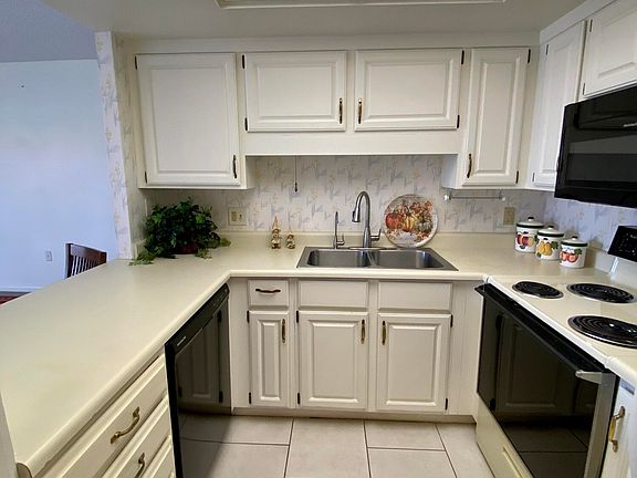 3rd image of 10330 W THUNDERBIRD Boulevard #A311
