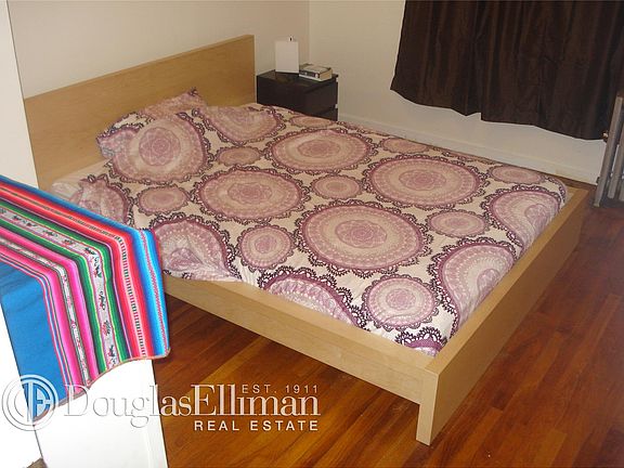 2nd image of 2322 28th St APT 3B