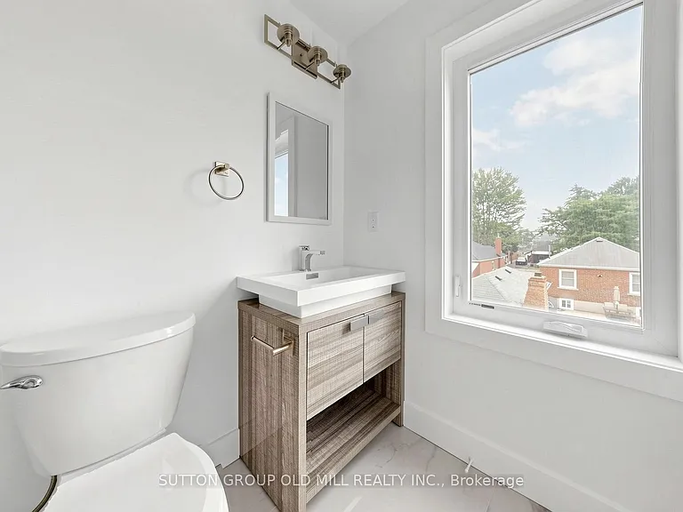 1927 Lawrence Ave W #4 — Photo 14