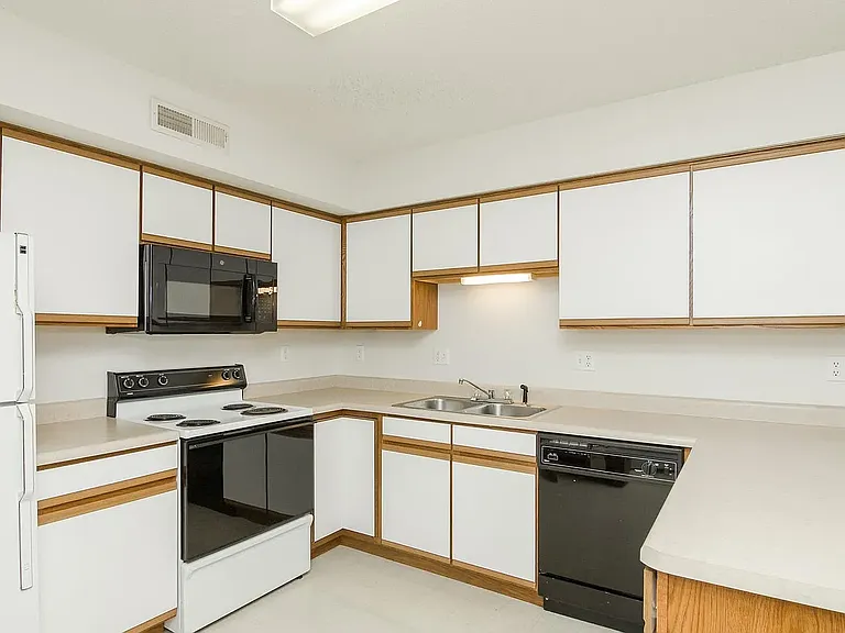 2586 Rushmore Dr #2586 — Photo 7