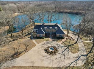 18994 Country Club Ln, Carlinville, IL