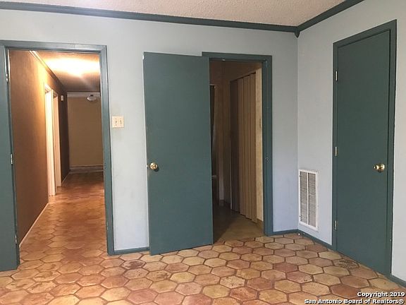 3rd image of 3046 Laura Lee Way