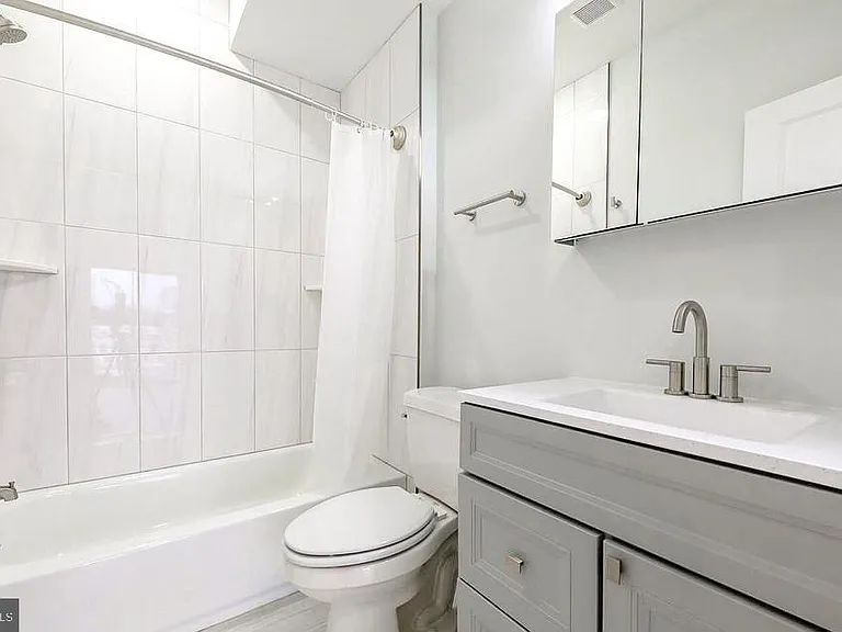 5217 Irving St #2 — Photo 12