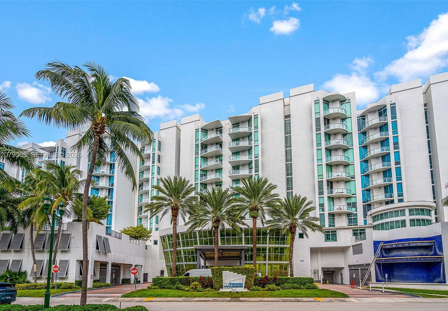 Uptown Marina Lofts Condo — Photo 1