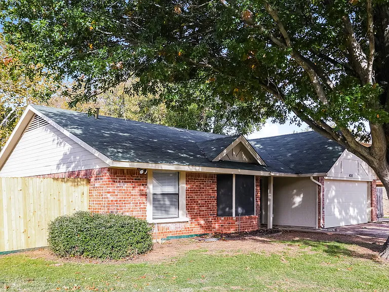 4210 Glen Hollow Cir — Photo 4