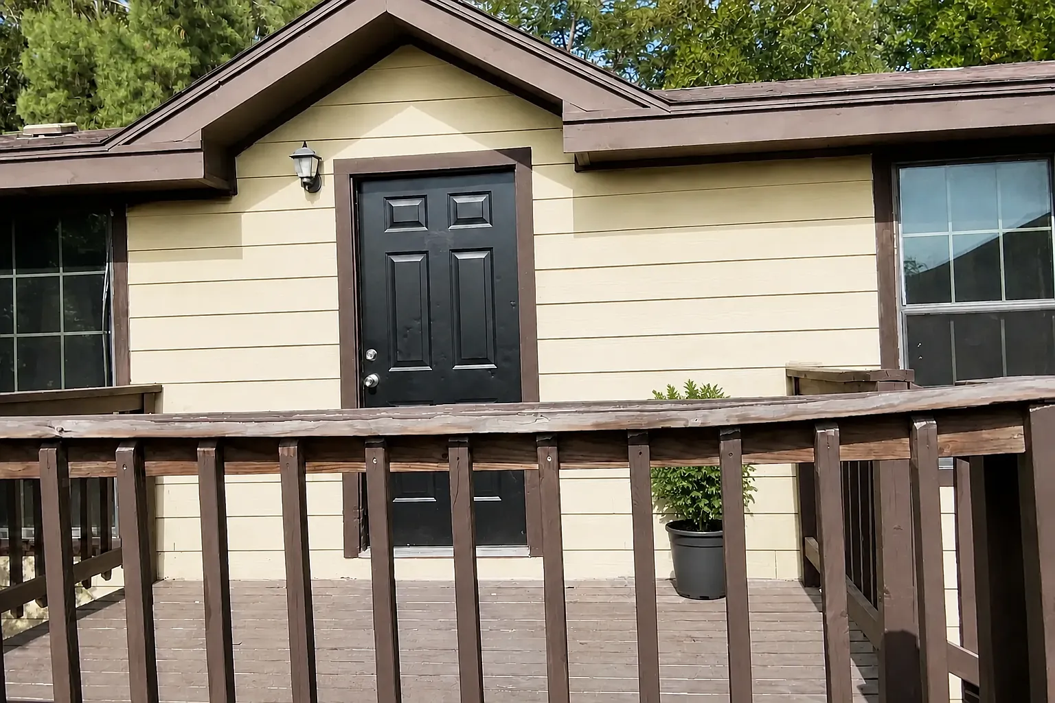3 bed, 1216 sqft, $1,100 — Photo 1
