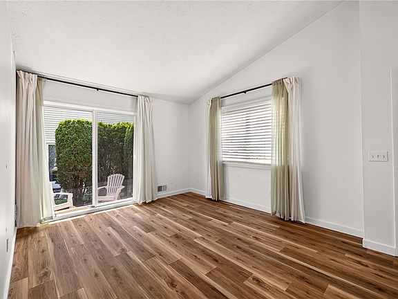 2nd image of 472 Eastbrooke Ln
