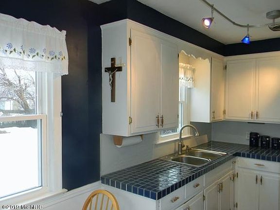 3rd image of 932 Blanchard St SW
