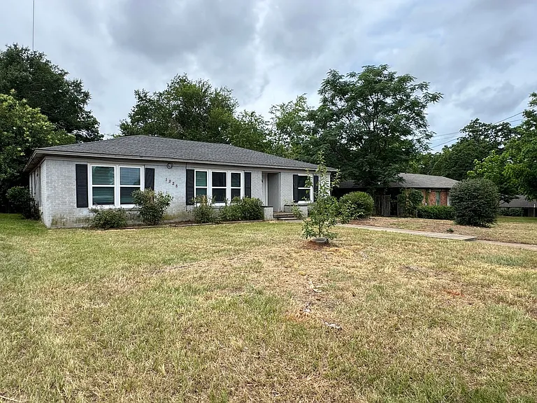 1225 San Antonio St — Photo 2