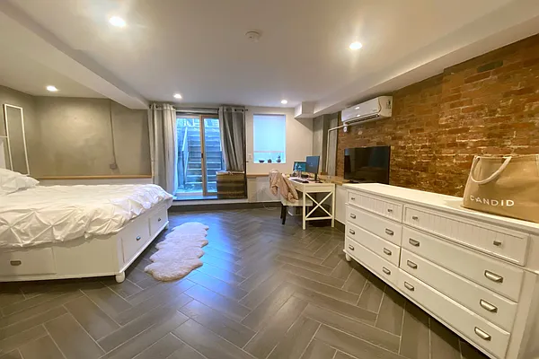 Rented by Douglas Elliman | media 27