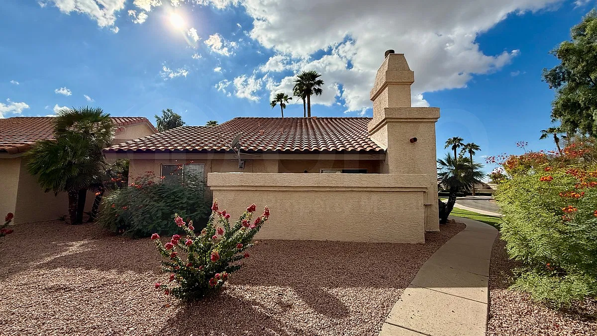 2 bed, 2.0 bath, 907 sqft, $1,650 — Photo 2