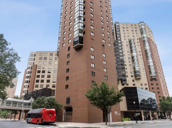 900 N Stafford St, Arlington, VA
