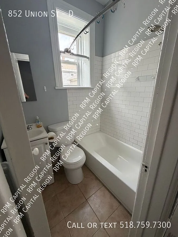 Quiet 1 Bedroom in Schenectady — Photo 4