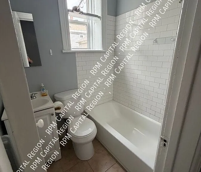 852 Union St #D — Photo 4