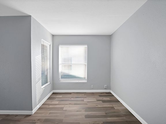 4th image of 809 Hackamore St