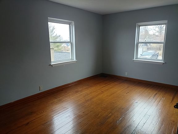 3rd image of 449 Cedarcrest Ave #A