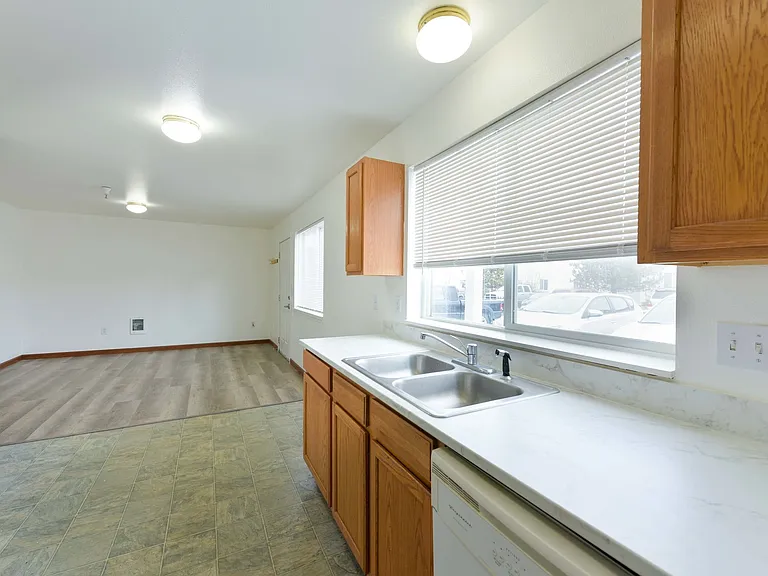240 E Baker St — Photo 9
