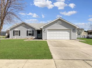 610 N Cedar Dr, Saint Joseph, IL 61873