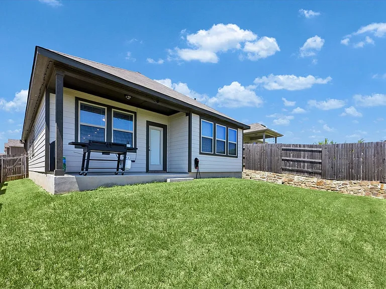 685 Papaya Dr — Photo 10