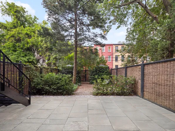 381 Union Street image 22 of 23