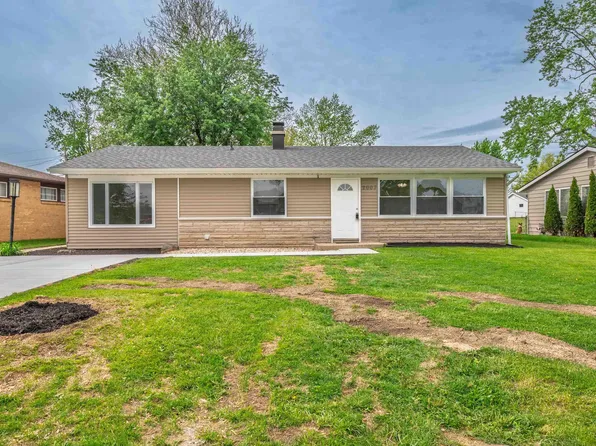 2007 W Sheffield Dr, Muncie, IN 47304