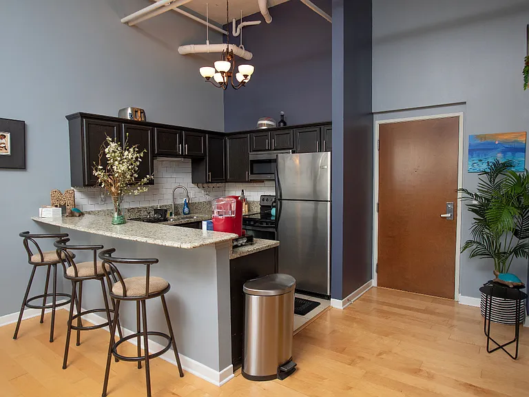 1133 W 9th St #601 — Photo 2