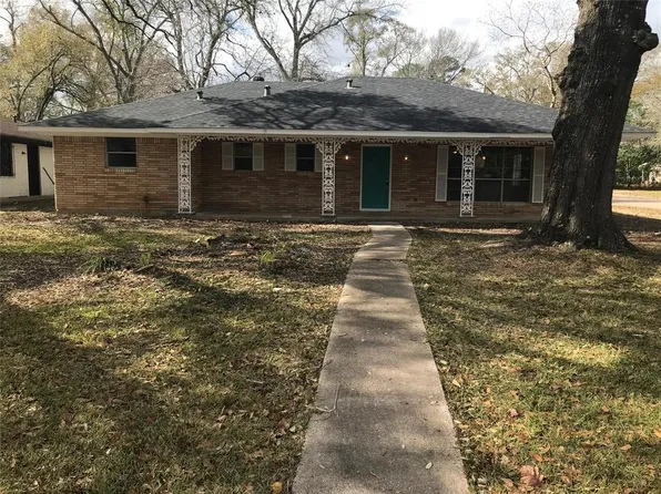 1907 N Roberson St, Conroe, TX 77301