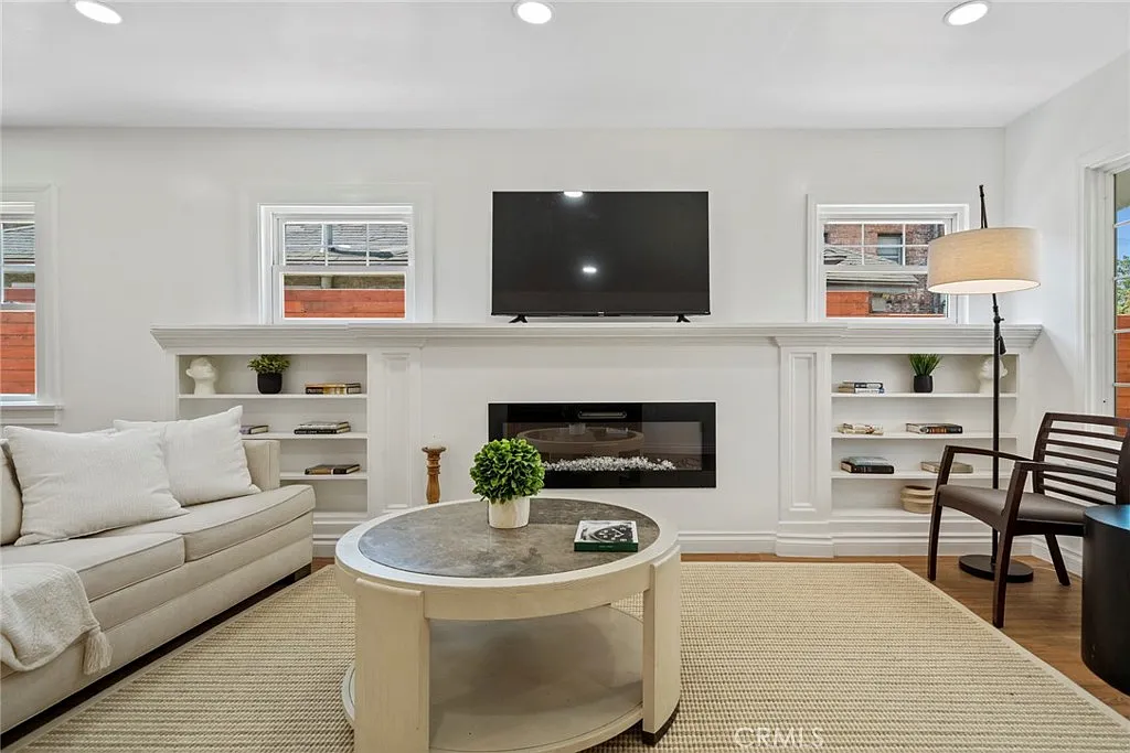 4 bed, 3.5 bath, 1908 sqft, $5,800 — Photo 1