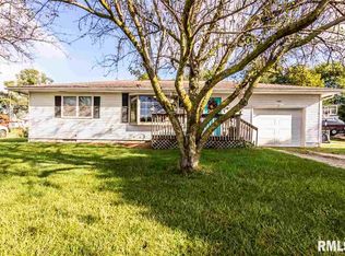 807 E 2nd St, Delavan, IL 61734