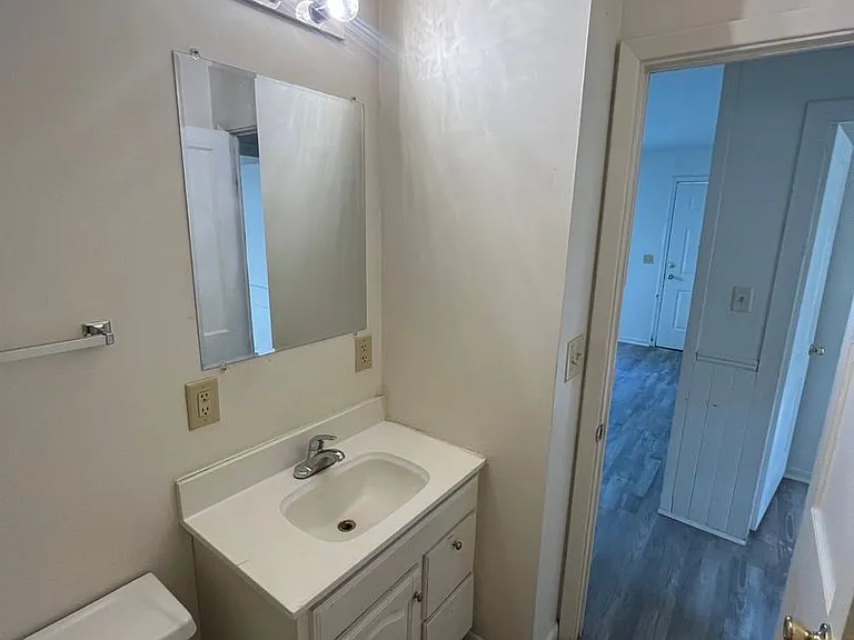 1422 Potomac Ave — Photo 7