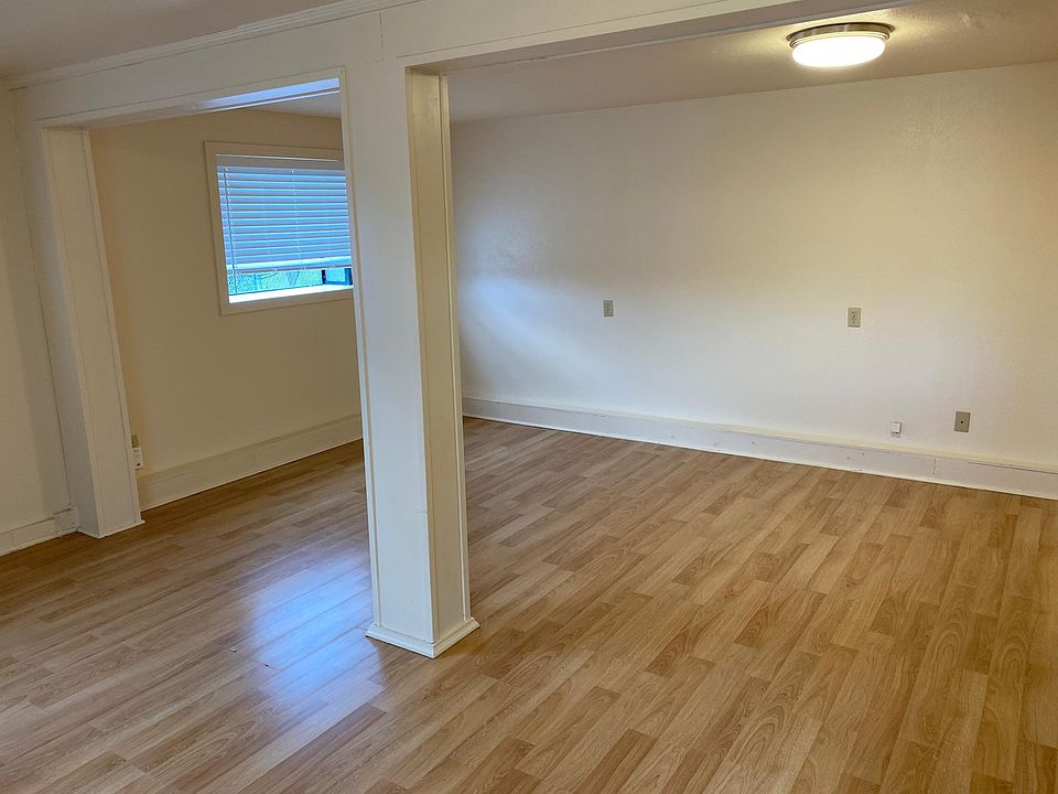1st image of 702 NW Alexander St #2