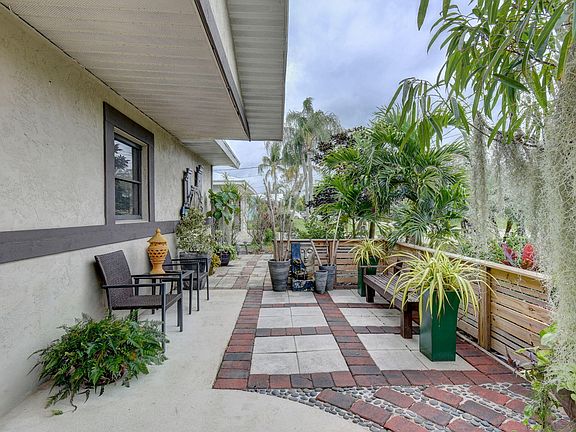 3rd image of 662 SE Portage Avenue