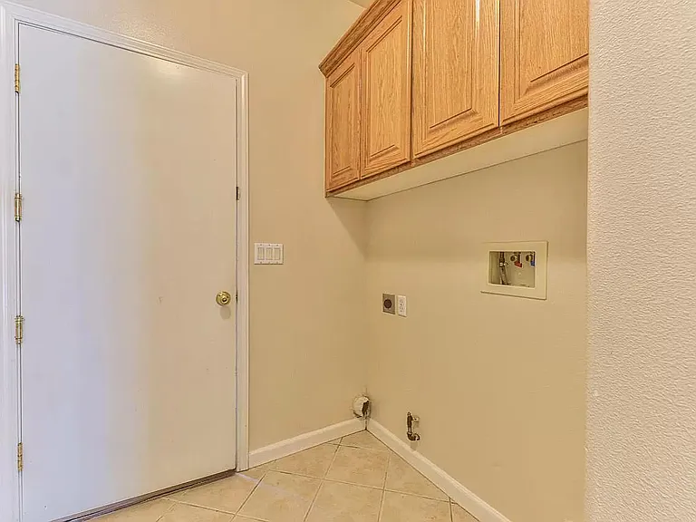 1948 Gladstone Way — Photo 9