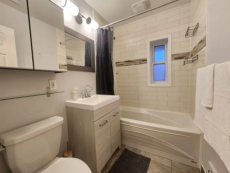 644 Churchill Ave N #1 — Photo 10