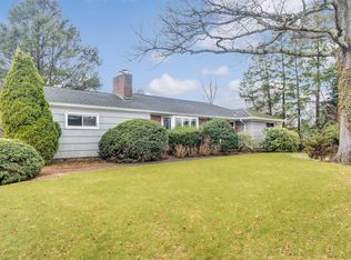2 Briarcliff Pl, Huntington, NY 11743