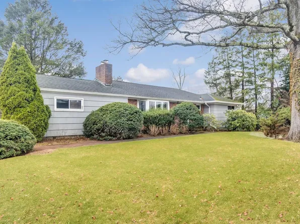 2 Briarcliff Place, Huntington, NY 11743