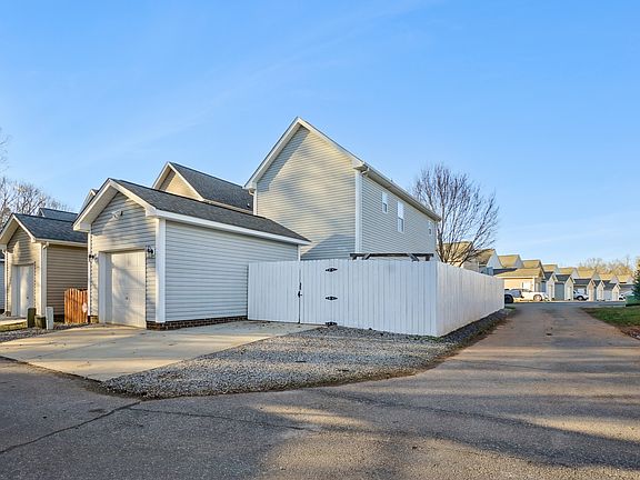2nd image of 7034 McLothian Ln