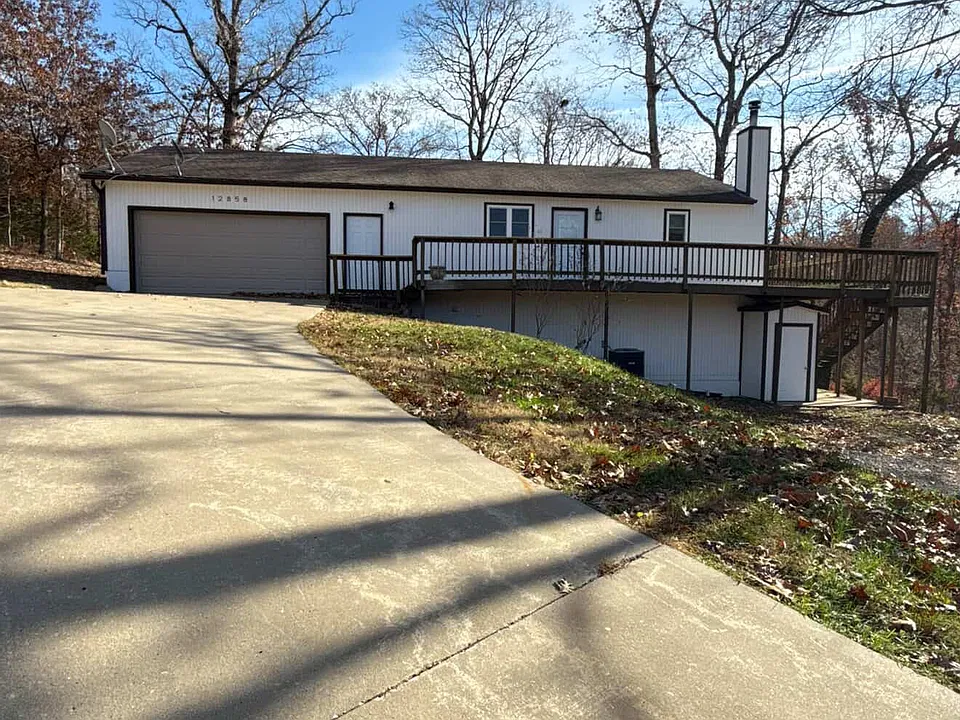12858 Red Oak Ln